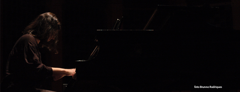 Helen Gallo ao piano